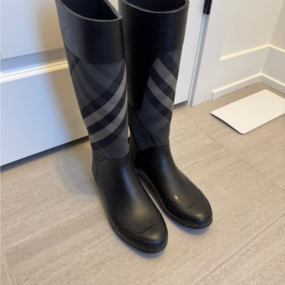 Burberry Plaid Waterproof Rain Boots – Mid Calf Size 8